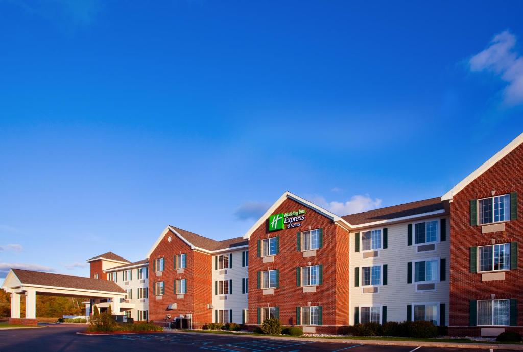 Holiday Inn Express Hotel & Suites Acme-Traverse City an IHG Hotel Main image 1